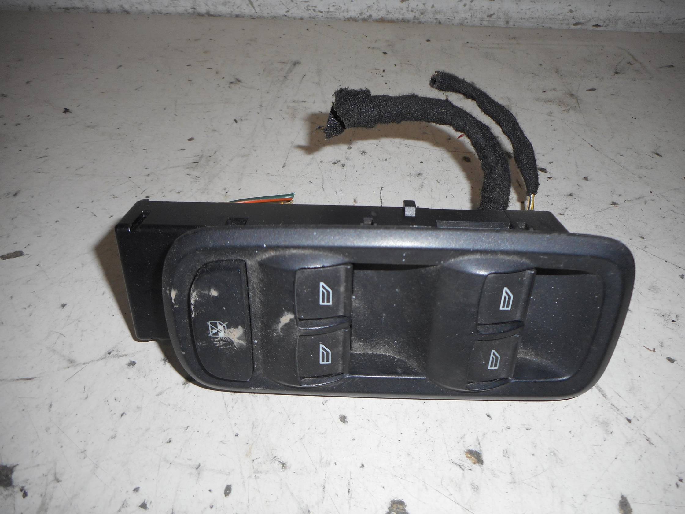 Interruttore alzacristalli porta ant.